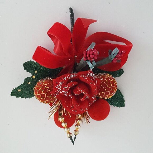 Vintage Christmas Holiday Corsage - Picture 11 of 14